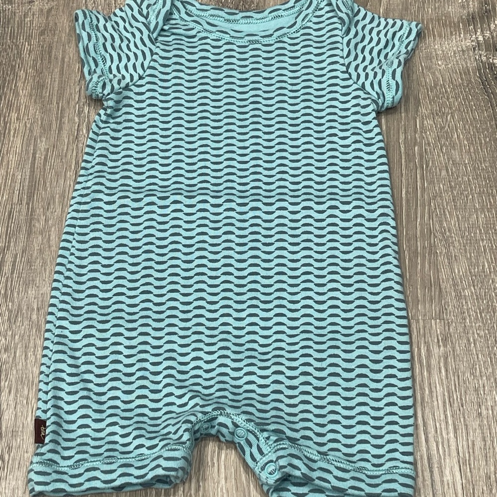 Baby Outfit Tea size 3-6  cute romper k7